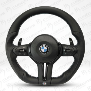 Volante em pele perfurada